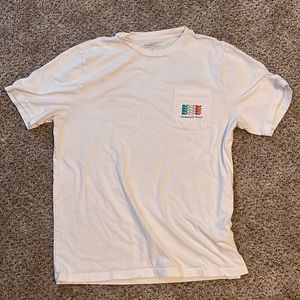Vineyard vines tee